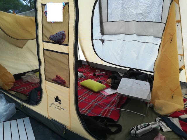 キャンプの寝床
